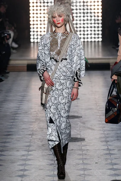 Look 13